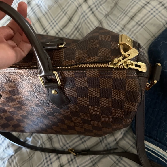 Original LV Bag perfect for travel and everyday use. - Picture 5 of 6